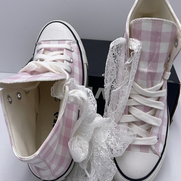 Converse WMNS Gingham High-Top Platform Sneaker A13663C
CTAS LIFT HI
SUMMIT PINK - Picture 12 of 16